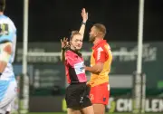 Hollie Davidson, première femme à arbitrer un match de Top 14 entre Clermont et Lyon