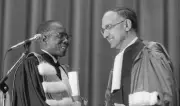 Hommage à Léopold Sédar Senghor : Bordeaux II décerne un doctorat honoris causa en 1982