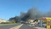 Incendie majeur à l'entrée Est de Sète : trois caravanes en feu, les pompiers en action
