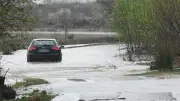 Inondations dans l'Hérault : routes et champs submergés après de fortes pluies près de Montpellier