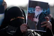 Iran : la sociologue Azadeh Kian analyse la résilience du régime après la mort de Khamenei