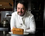 Jean-François Piège dévoile sa recette familiale du saucisson brioché