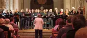La chorale Sol Mi Douze chante pour l'autisme aux halles de la Madeleine