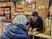 La Crèmerie Donibane fête 20 ans de passion fromagère au marché de Saint-Jean-de-Luz