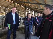 La ministre de l'Agriculture Annie Genevard visite une ferme laitière dans les Deux-Sèvres, un département meurtri par la question de l'eau