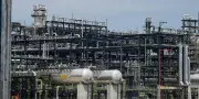 La raffinerie Dangote au Nigeria tourne à plein régime malgré les pénuries de carburant
