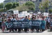 La science attaquée : comment les populistes démantèlent les certitudes scientifiques