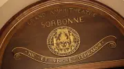 La Sorbonne bloquée par des étudiants contre Macron et Le Pen, la situation dégénère