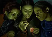 L'art contemporain revisite le clair-obscur pour éclairer les ténèbres du présent