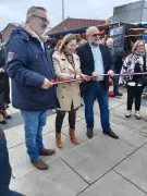 Le marché de Chambéry réinvestit sa place rénovée et végétalisée à Villenave-d'Ornon