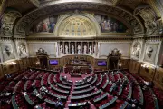 Le Sénat débat de l'interdiction des réseaux sociaux aux moins de 15 ans, un texte contesté
