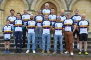 Le Vélo-Club Saint-Thomas Estuaire reçoit ses nouveaux maillots pour la saison