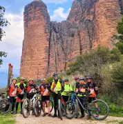Le VTT Club saint-jammois découvre les paysages spectaculaires d'Aragon lors d'un week-end sportif