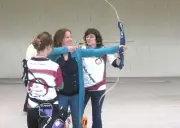 Les Flèches Pourpres célèbrent les droits des femmes avec une initiation au tir à l'arc