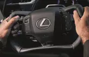 Lexus RZ : la direction Drive-By-Wire, innovation majeure ou gadget sans avenir ?