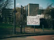 Lola Lafon dénonce le vote par peur, une menace pour la démocratie