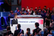 Macron baptise le futur porte-avions 