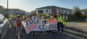 Manifestation des parents d'élèves contre la suppression d'un poste d'enseignant au RPI La Rezenon
