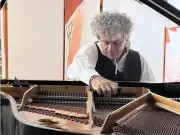 Marc Vella et sa Caravane amoureuse en résidence à Azerat avec Le Manoir des muses