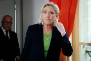 Marine Le Pen dénonce l'État « profiteur de crise » sur la fiscalité des carburants