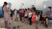 Marseillan : Des enfants créent une chanson sur la solidarité lors d'un atelier musical