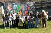 Médiation animale dans les Landes : des poneys enchantent l'Espace jeunes de Roquefort