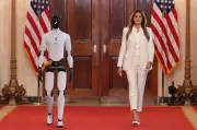 Melania Trump et un humanoïde à la Maison Blanche : un robot pour être vrai