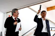 Mélenchon poursuit sa stratégie d'alliances municipales pour fracturer la gauche