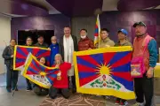 Mourenx hisse le drapeau tibétain pour le 67e anniversaire du soulèvement de Lhassa