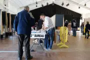 Municipales : participation en hausse au second tour, mais l'ombre du Covid plane