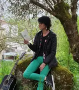 Nadia Joly anime un stage de lecture à voix haute à Bagas pour révéler le potentiel vocal