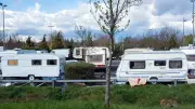 Occitanie : une école fermée après l'installation illégale de 200 caravanes dans sa cour