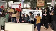 Parents d'élèves bloquent l'école Jules-Ferry à Bagnols-sur-Cèze pour dénoncer le manque de réponses