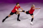 Patinage artistique : Olivia Smart et Tim Dieck transforment le gala mondial en hommage au football espagnol