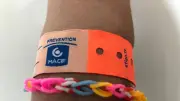 Portiragnes offre des bracelets d'identification pour sécuriser les enfants sur les plages