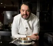 Pâques : Jean-François Piège révèle sa recette express de sauté d'agneau inspirée du bœuf Stroganov