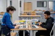 Près de Lyon, robotique et manga ouvrent les collégiens à la culture et au social