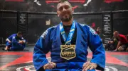 Romain Barrui décroche la ceinture bleue de jiu-jitsu après une formation intensive