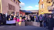 Saint-Laurent-d’Olt : les parents bloquent l'école contre la fermeture d'une classe