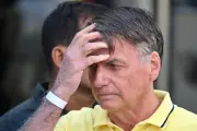 Santé fragile de Bolsonaro en prison : pneumonie et détérioration rénale