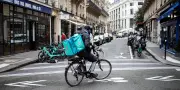 Semaines de 63 heures pour moins de 1 000 euros : une enquête dénonce les conditions des livreurs à vélo