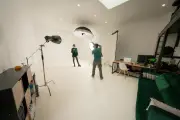 ShowAway Production ouvre un studio photo-vidéo à Jurançon dans les anciens locaux Barraquet