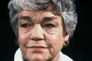 Simone Signoret en 1985 : du cinéma à l'écriture, une pulsion créatrice révélée