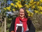 Sophia dévoile son intimité dans son quatrième livre poétique « La Lune noire »