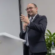 Talence : le maire sortant porte plainte pour dégradations d'affiches de campagne