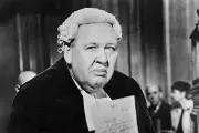« Témoin à charge » : Charles Laughton vole la vedette dans le chef-d'œuvre judiciaire de Billy Wilder