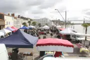 Tonnay-Charente célèbre le printemps avec un marché animé sur les quais