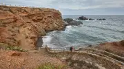 Tragédie en Espagne : un homme chute mortellement d'une falaise en voulant récupérer ses lunettes