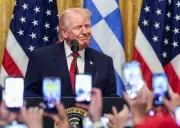 Trump reporte son ultimatum en Iran, victoire des Bleus face au Brésil, cyclone dévastateur au large de l'Australie : l'actu de ce vendredi 27 mars