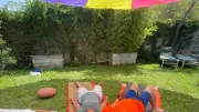 Un atelier de yoga du rire en plein air pour célébrer l'arrivée du printemps à Villeneuve-lès-Béziers